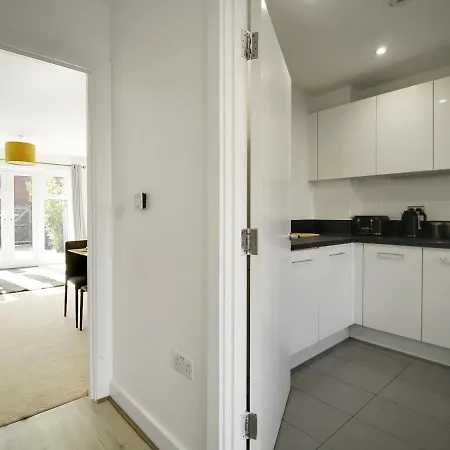 Reading 3 Bedroom Close To All Amenities W/Parking Exterior photo